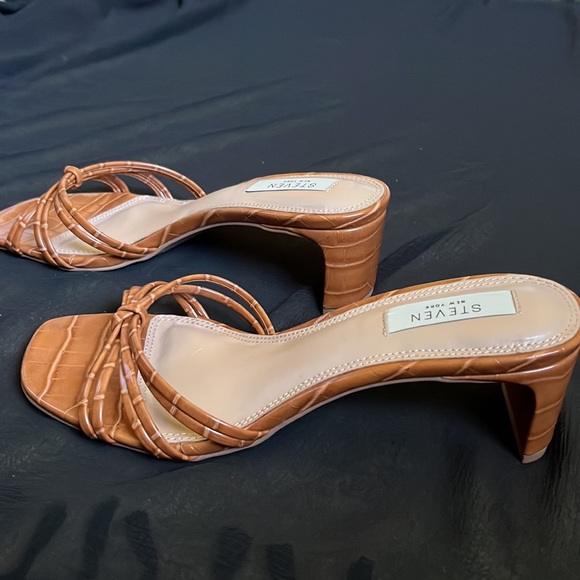 Brand new Steve Madden heels - Picture 2 of 4